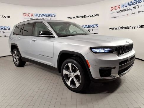 Used 2023 Jeep Grand Cherokee L Limited image 3