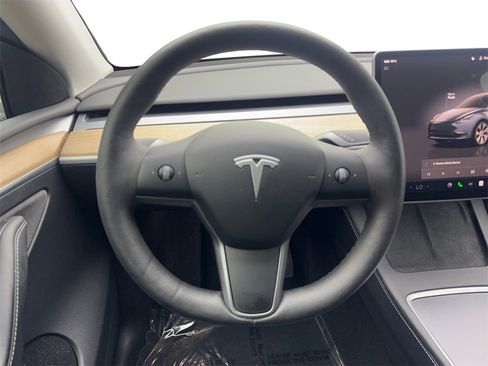 Used 2024 Tesla Model Y Long Range image 54