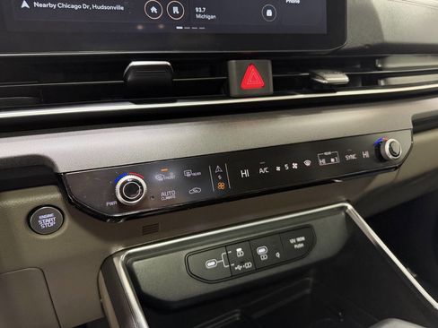 Used 2025 Kia Carnival SX image 21