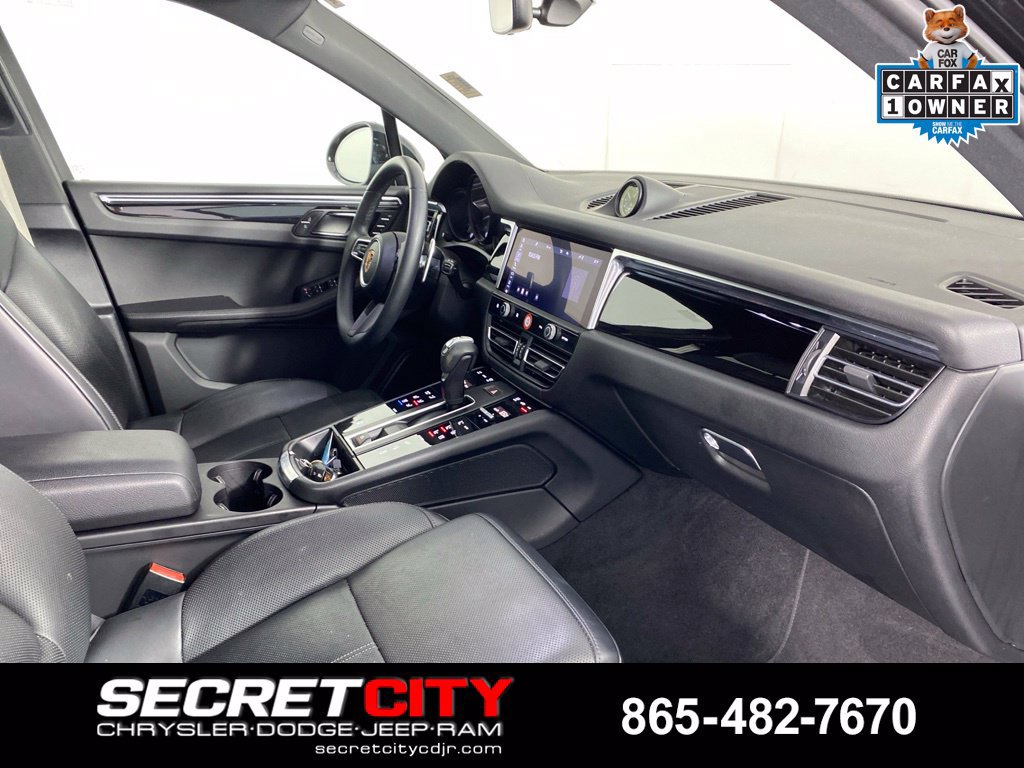 Used 2023 Porsche Macan AWD/4WD image 31