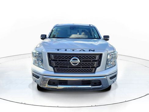 Used 2020 Nissan Titan SV w/ SV Convenience Package image 2