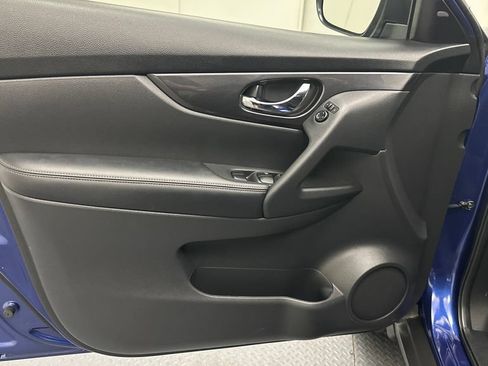 Used 2020 Nissan Rogue SV AWD/4WD image 13