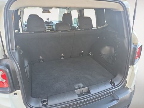 Used 2018 Jeep Renegade Latitude image 30