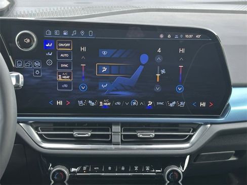 New 2026 Chevrolet Equinox EV LT image 17