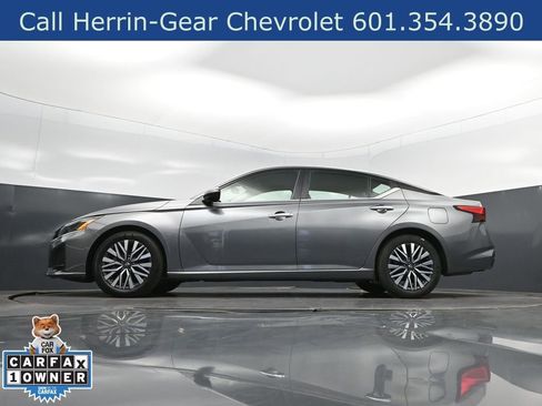 Used 2024 Nissan Altima 2.5 SV FWD image 40