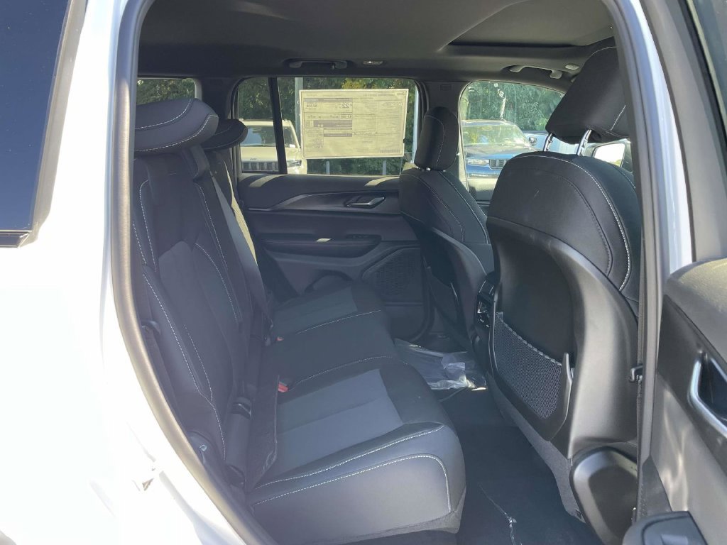 New 2027 Jeep Grand Cherokee Laredo X AWD/4WD image 18