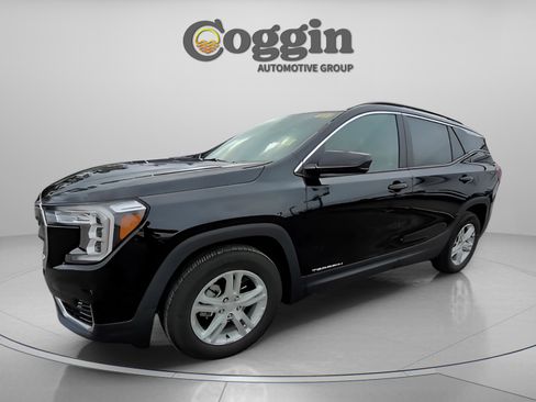 Certified 2022 GMC Terrain SLE w/ Driver Convenience Package image 3