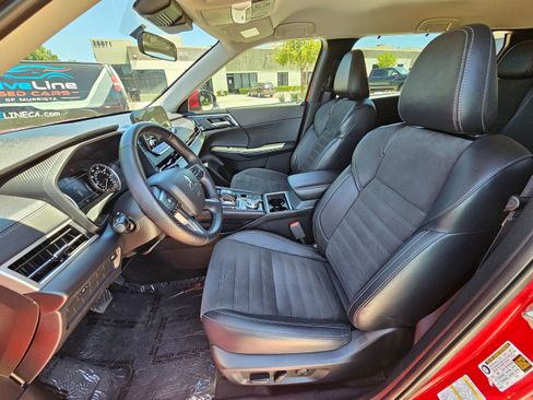 Used 2024 Mitsubishi Outlander SE image 19