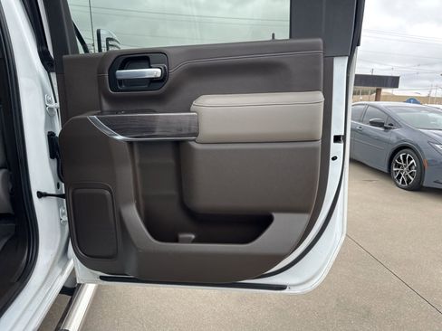 Used 2021 Chevrolet Silverado 2500 LTZ image 18