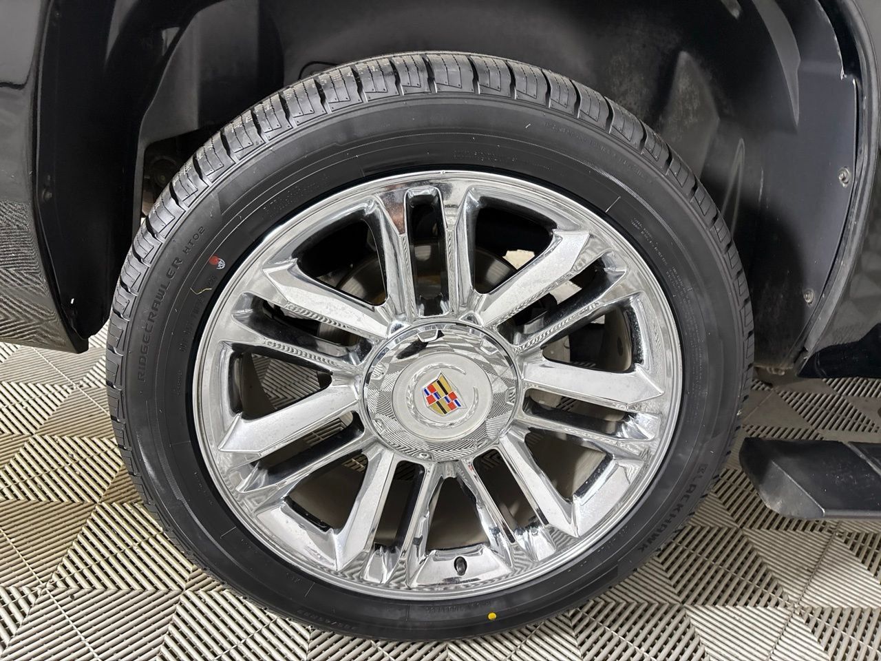 Used 2014 Cadillac Escalade Platinum AWD/4WD image 32