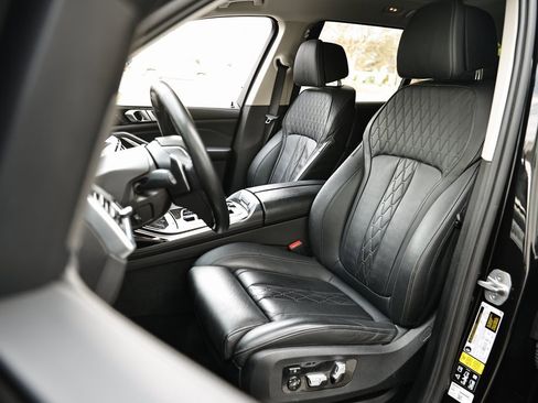 Used 2023 BMW X7 xDrive40i image 21