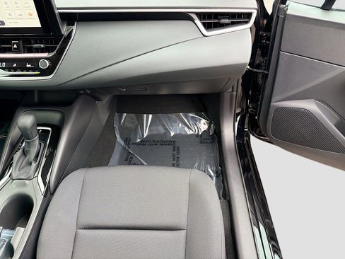 Used 2025 Toyota Corolla LE w/ Convenience Package image 17