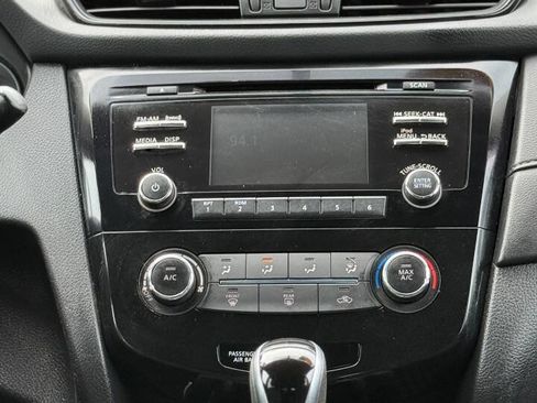 Used 2017 Nissan Rogue S w/ S Appearance Package image 6