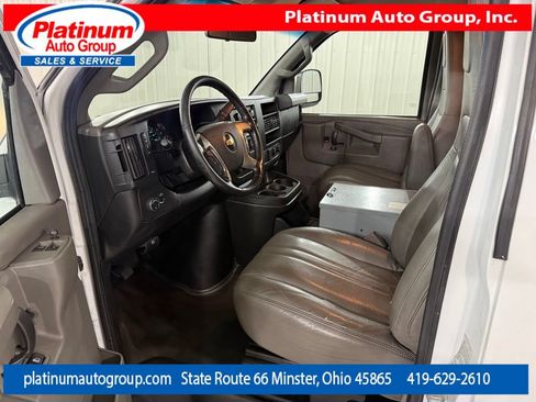Used 2018 Chevrolet Express 3500 Extended w/ Driver Convenience Package RWD image 10