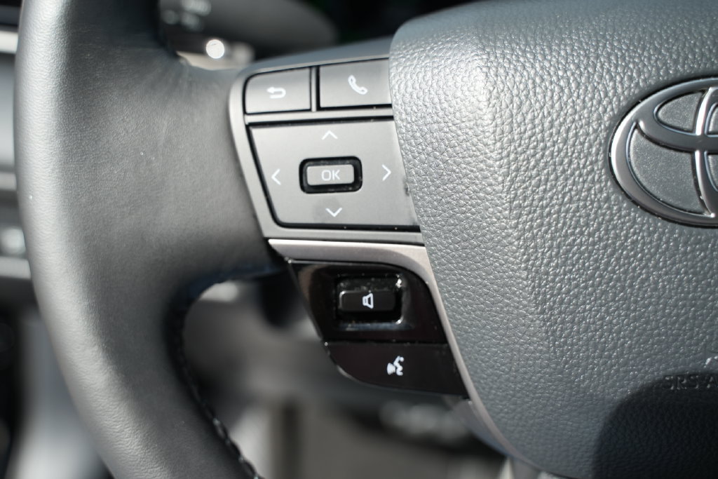 Used 2025 Toyota Camry XSE FWD image 33