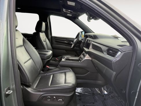 Used 2024 GMC Yukon XL Denali image 19