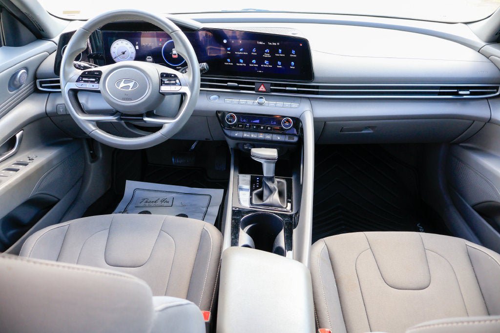 Used 2025 Hyundai Elantra SEL FWD image 6
