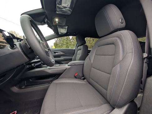 New 2026 Chevrolet Equinox EV LT image 25