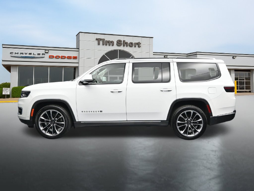 Used 2022 Jeep Wagoneer Series III w/ Premium Group I AWD/4WD image 2