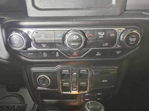 Used 2022 Jeep Wrangler Unlimited Sport image 33