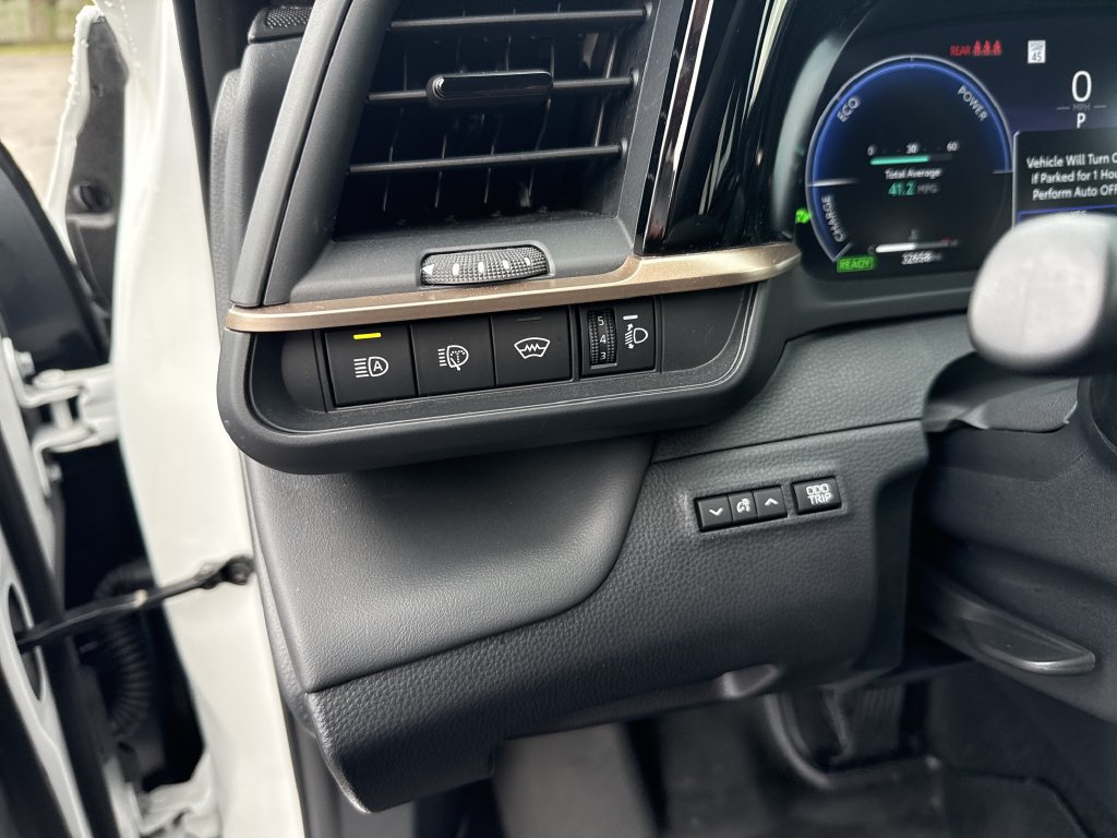 Used 2025 Toyota Crown Signia AWD/4WD image 19