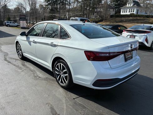Used 2025 Volkswagen Jetta SE w/ Sunroof Package image 10