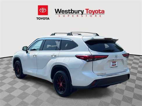 Certified 2021 Toyota Highlander LE image 11