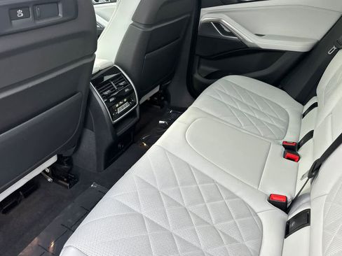 Used 2023 BMW X6 xDrive40i w/ Climate Comfort Package image 4