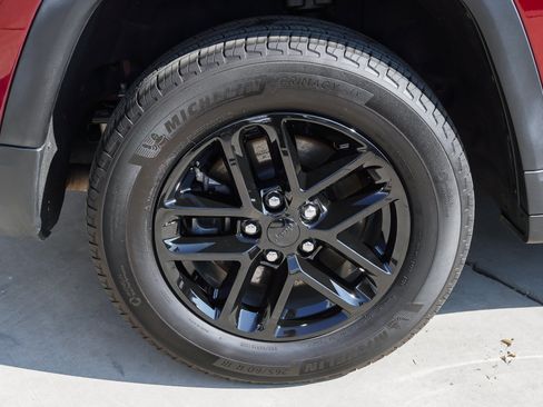 Used 2023 Jeep Grand Cherokee L Laredo AWD/4WD image 11
