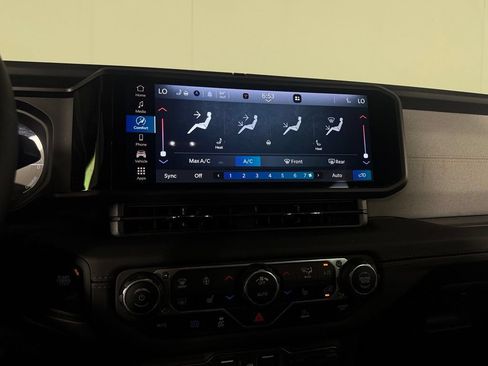 Used 2025 Jeep Wrangler Unlimited Sahara AWD/4WD image 19
