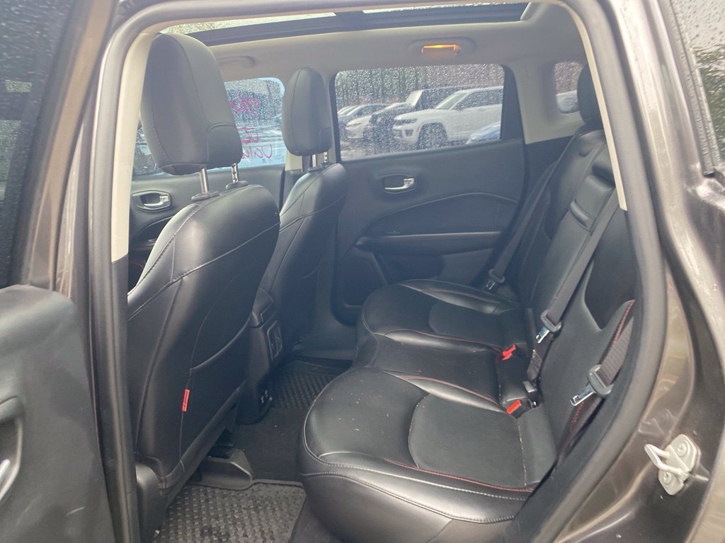 Used 2019 Jeep Compass Trailhawk w/ Leather Interior Group AWD/4WD image 9