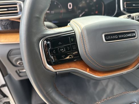 Used 2023 Jeep Grand Wagoneer Series III AWD/4WD image 26