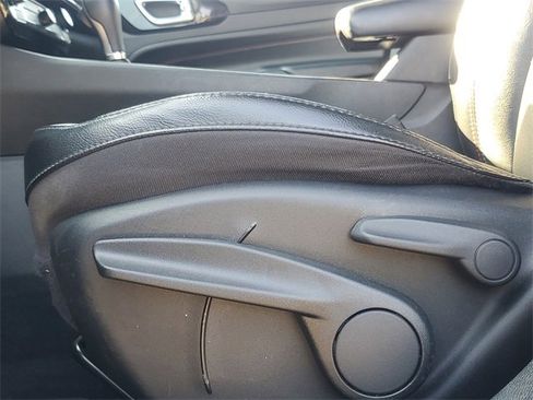 Used 2023 Jeep Compass Trailhawk image 10