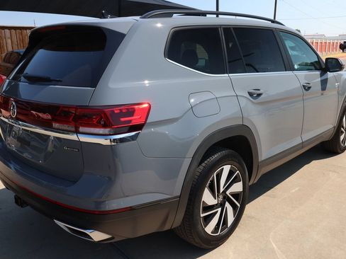 Used 2025 Volkswagen Atlas SE AWD/4WD image 5