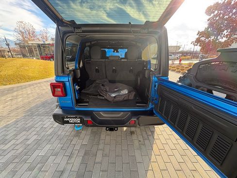 Used 2024 Jeep Wrangler Willys image 25