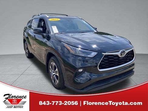 Used 2022 Toyota Highlander XLE FWD image 1