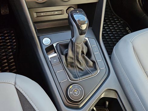 Certified 2022 Volkswagen Taos SE w/ IQ.Drive SE Package image 13