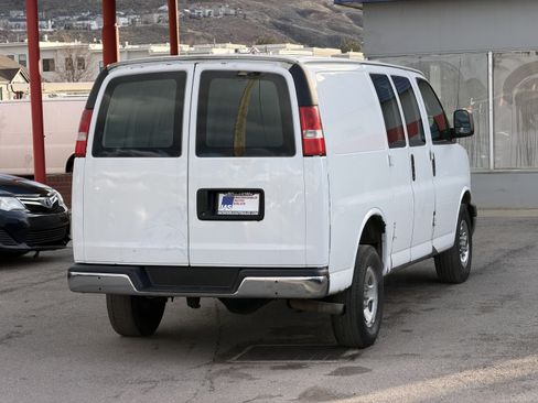 Used 2017 GMC Savana 2500 RWD image 4
