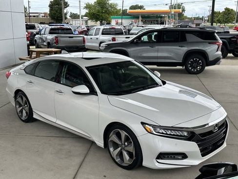 Used 2018 Honda Accord Touring image 3