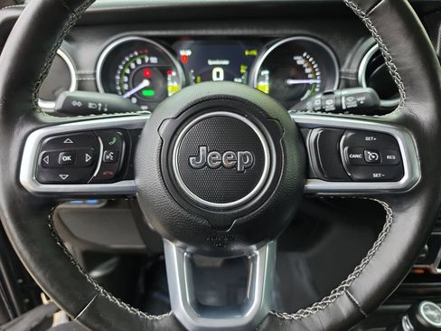 Used 2022 Jeep Wrangler Unlimited Sahara w/ Cold Weather Group AWD/4WD image 12