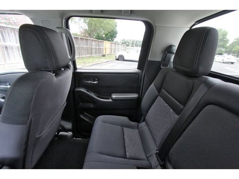 Used 2025 Nissan Frontier SV RWD image 12