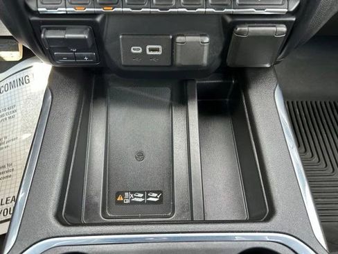 Used 2021 Chevrolet Silverado 1500 LTZ w/ Technology Package AWD/4WD image 34