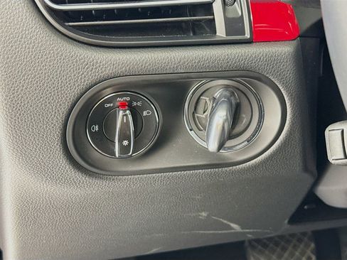 Certified 2025 Porsche Macan image 14