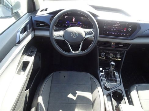 Certified 2024 Volkswagen Taos SE image 14