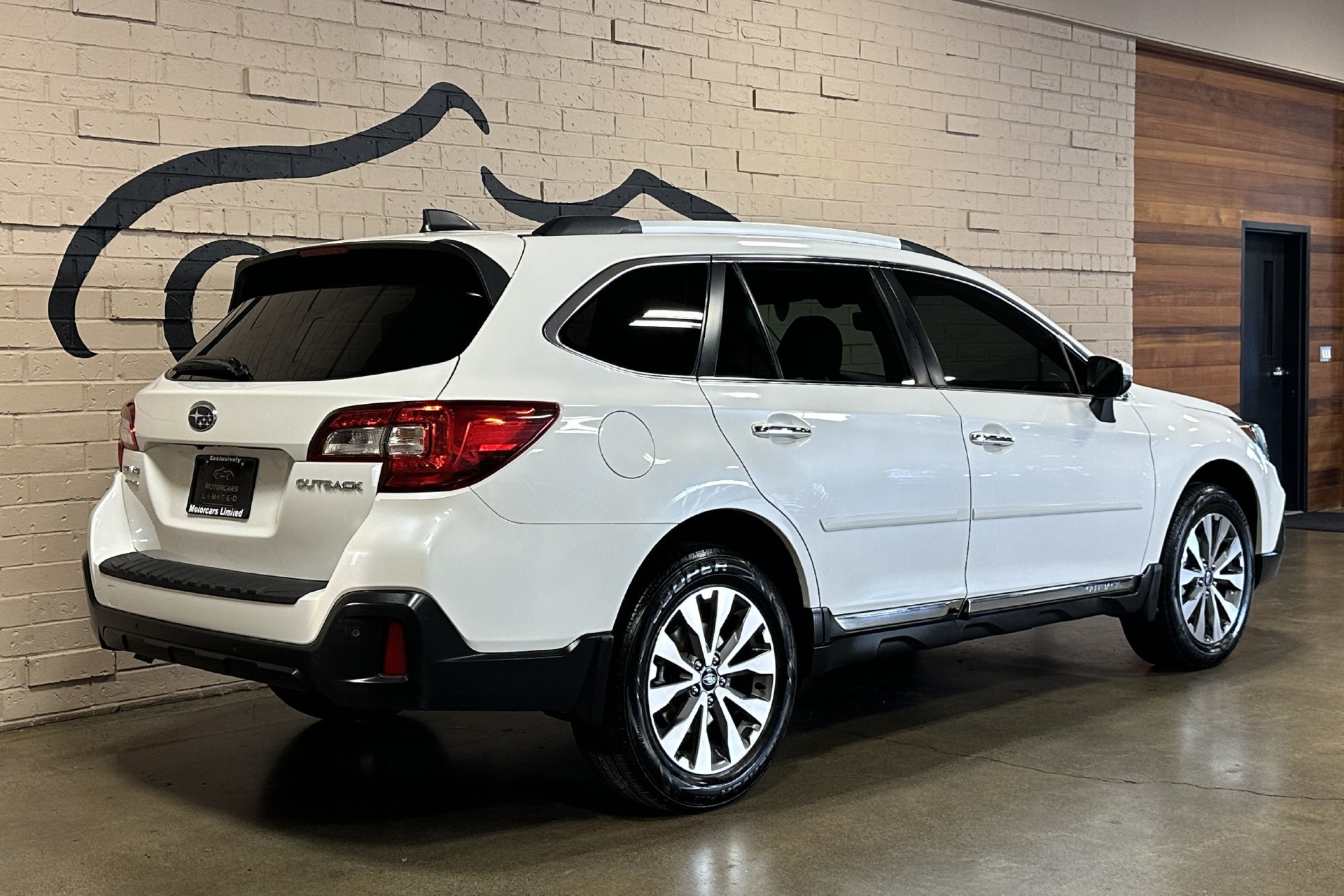 Used 2019 Subaru Outback 2.5i Touring AWD/4WD image 4