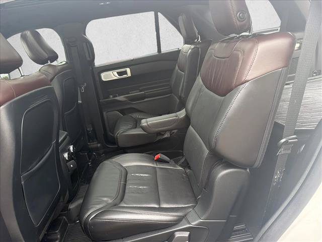 Used 2020 Ford Explorer Platinum w/ Premium Technology Package AWD/4WD image 19