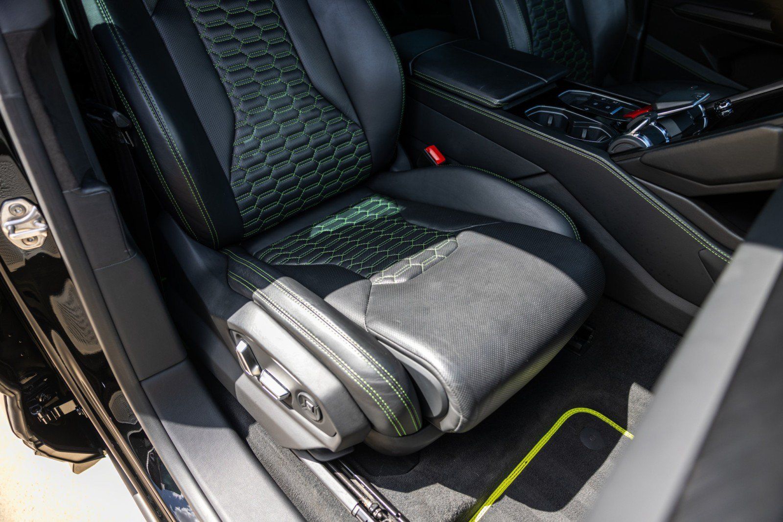 Used 2022 Lamborghini Urus AWD/4WD image 16