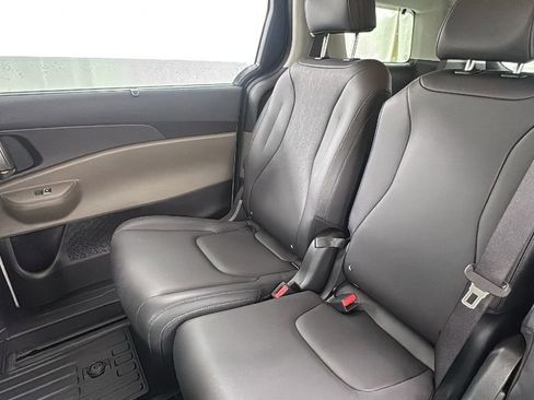 New 2026 Kia Carnival EX FWD image 14