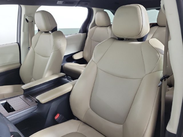 Used 2021 Toyota Sienna XLE FWD image 20