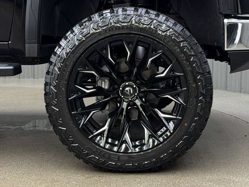 Used 2026 GMC Sierra 1500 SLT AWD/4WD image 9